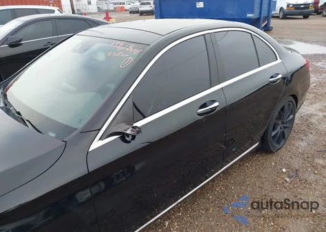 2016 Mercedes-Benz C 300 z USA, uszkodzony, nr VIN 55SWF4JB5GU115851